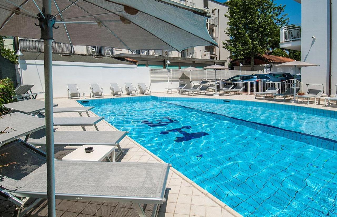 Hotel Embassy Ριτσόνε Εξωτερικό φωτογραφία