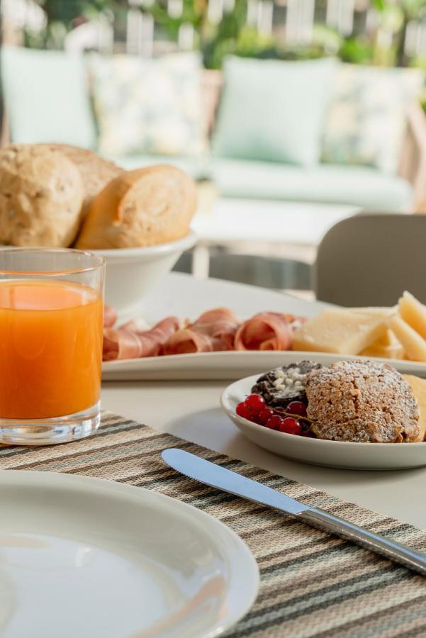 Hotel Embassy Ριτσόνε Εξωτερικό φωτογραφία