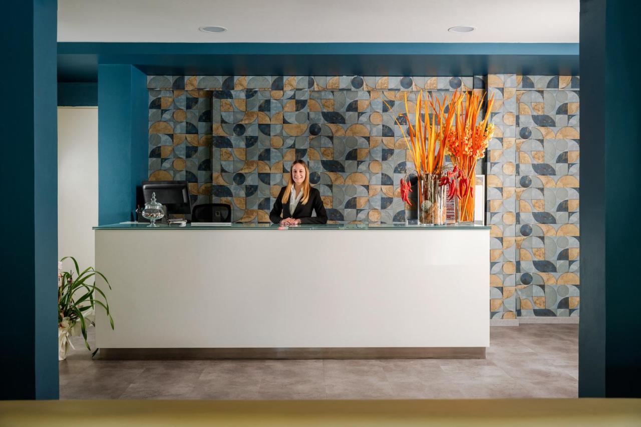 Hotel Embassy Ριτσόνε Εξωτερικό φωτογραφία