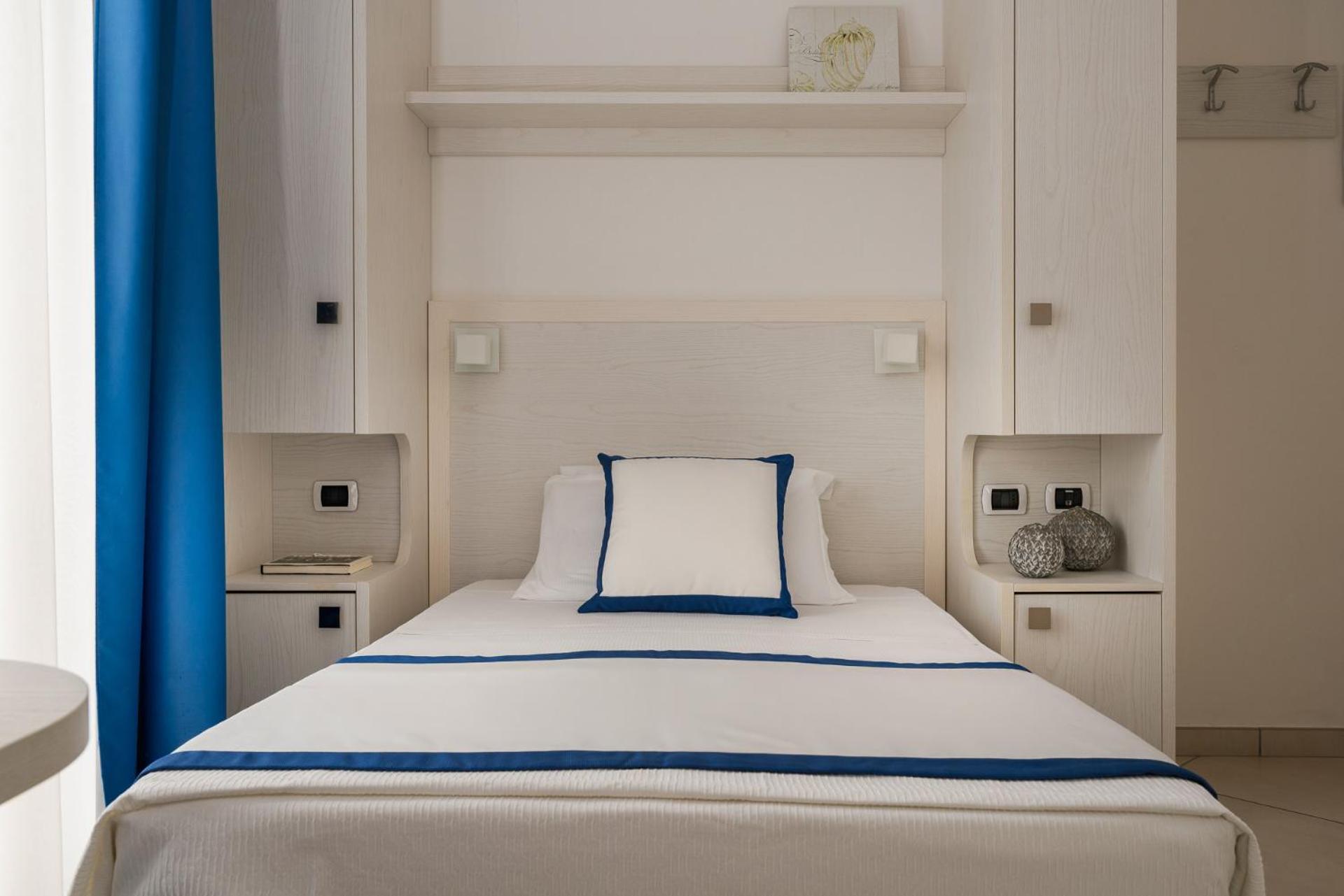 Hotel Embassy Ριτσόνε Εξωτερικό φωτογραφία