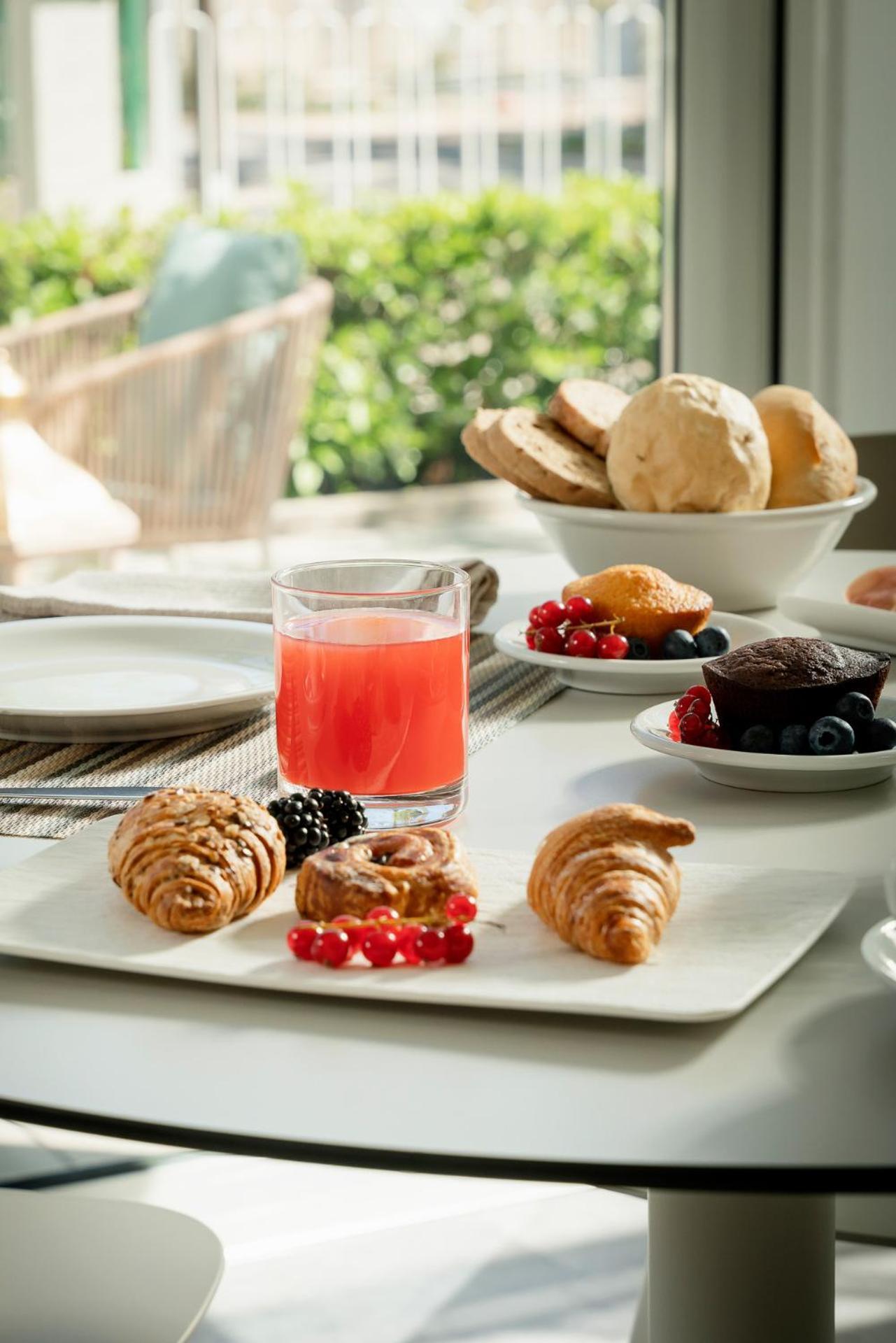 Hotel Embassy Ριτσόνε Εξωτερικό φωτογραφία