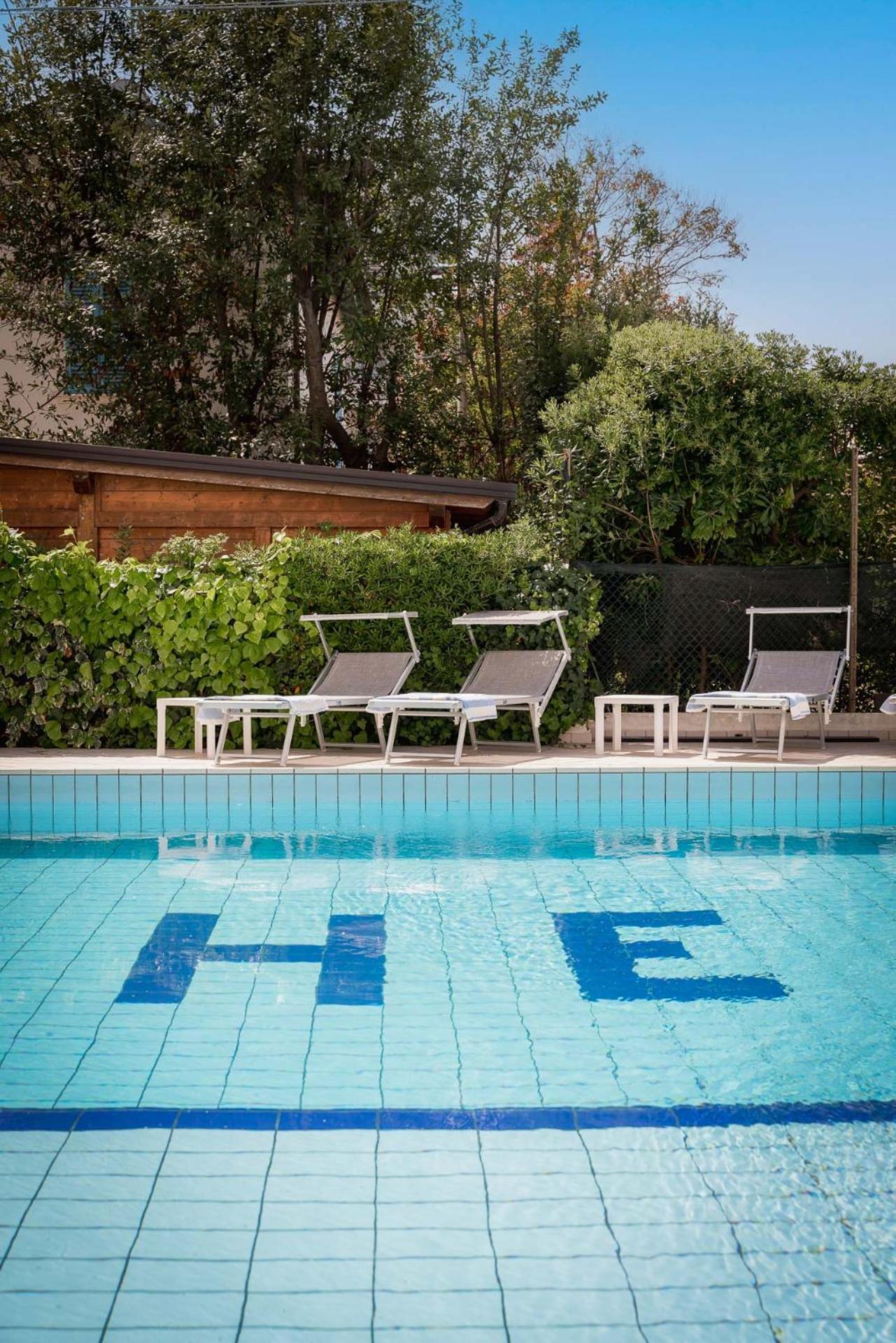 Hotel Embassy Ριτσόνε Εξωτερικό φωτογραφία