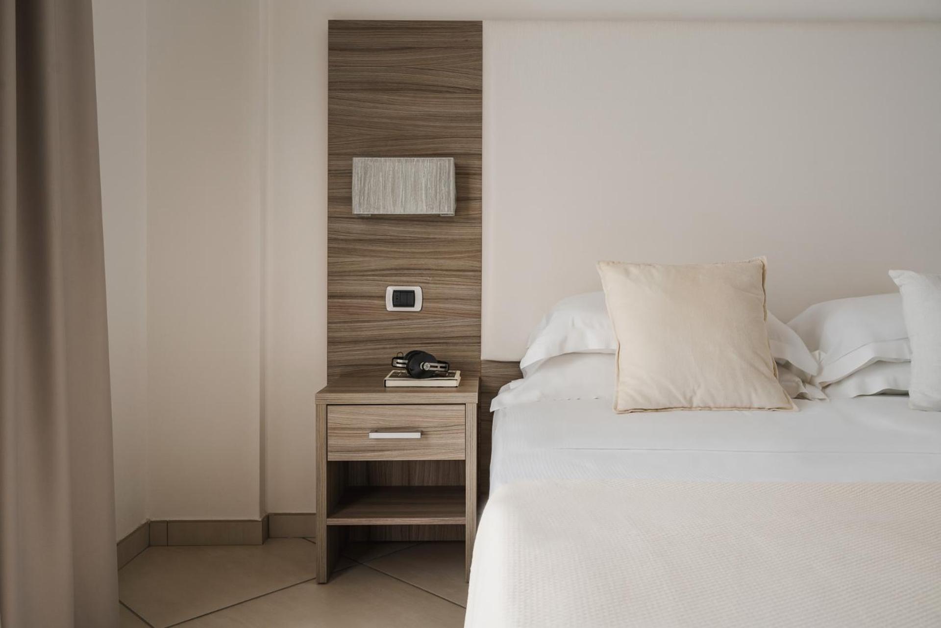 Hotel Embassy Ριτσόνε Εξωτερικό φωτογραφία